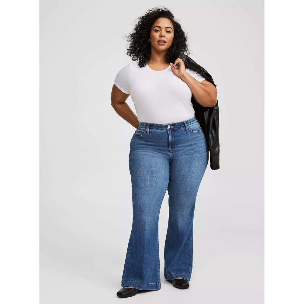 Torrid Sky High A-Line Flare Jeans Blue Premium Stretch 28S Plus Size‎ SHORT